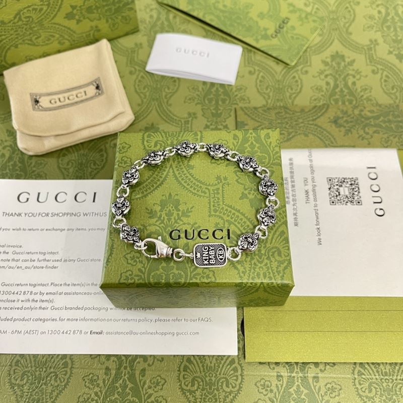 G*u*i bracelets